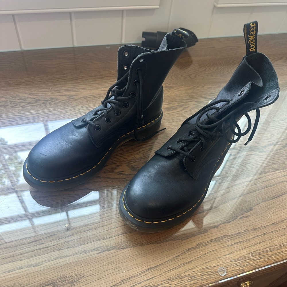 Dr. Martens black Leather Boots